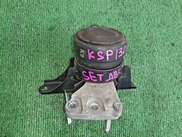 ПОДУШКА ДВС НА TOYOTA VITZ KSP130 1KR-FE