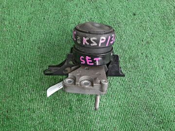 ПОДУШКА ДВС НА TOYOTA VITZ KSP130 1KR-FE