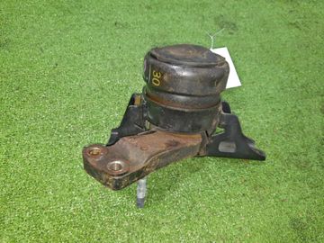 ПОДУШКА ДВС НА TOYOTA RACTIS SCP100 2SZ-FE