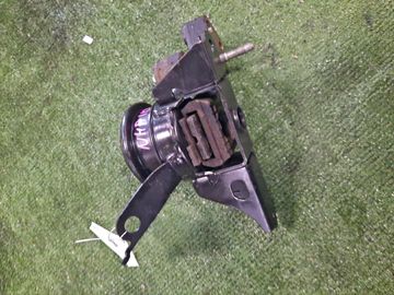 ПОДУШКА ДВС НА TOYOTA AQUA NHP10 1NZ-FXE
