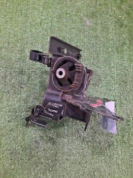 ПОДУШКА ДВС НА TOYOTA AQUA NHP10 1NZ-FXE