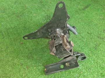 ПОДУШКА ДВС НА TOYOTA SIENTA NHP170 1NZ-FXE