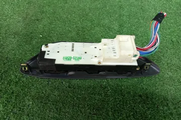 БЛОК УПРАВЛЕНИЯ СТЕКЛАМИ НА TOYOTA VITZ SCP13