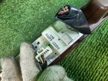 БЛОК УПРАВЛЕНИЯ СТЕКЛАМИ НА TOYOTA GAIA SXM10G