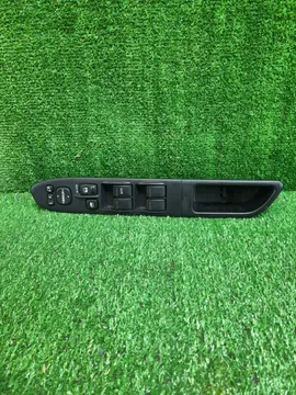 БЛОК УПРАВЛЕНИЯ СТЕКЛАМИ НА SUBARU FORESTER SG5