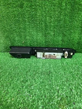 БЛОК УПРАВЛЕНИЯ СТЕКЛАМИ НА SUBARU FORESTER SG5