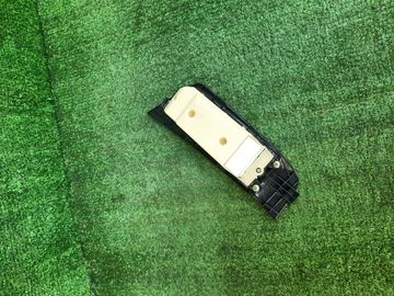 БЛОК УПРАВЛЕНИЯ СТЕКЛАМИ НА TOYOTA HARRIER MCU10W