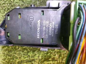 БЛОК УПРАВЛЕНИЯ СТЕКЛАМИ НА HONDA CIVIC EU1