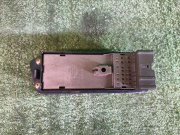 БЛОК УПРАВЛЕНИЯ СТЕКЛАМИ НА SUBARU FORESTER SF5