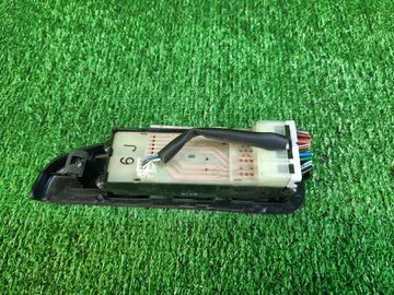 БЛОК УПРАВЛЕНИЯ СТЕКЛАМИ НА NISSAN BLUEBIRD QU14