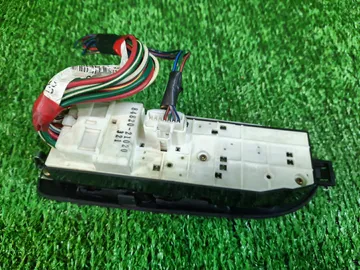 БЛОК УПРАВЛЕНИЯ СТЕКЛАМИ НА TOYOTA CALDINA ST195G