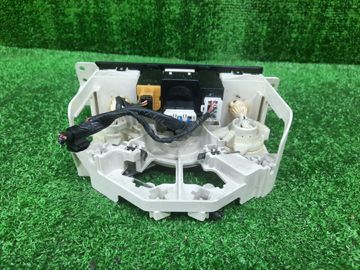 БЛОК УПРАВЛЕНИЯ КЛИМАТ КОНТРОЛЕМ НА MAZDA DEMIO DW3W