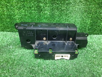 БЛОК УПРАВЛЕНИЯ КЛИМАТ КОНТРОЛЕМ НА TOYOTA CHASER GX90