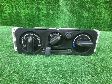 БЛОК УПРАВЛЕНИЯ КЛИМАТ КОНТРОЛЕМ НА SUZUKI JIMNY JB23W