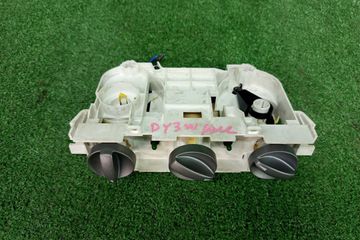 БЛОК УПРАВЛЕНИЯ КЛИМАТ КОНТРОЛЕМ НА MAZDA DEMIO DY3W