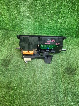 БЛОК УПРАВЛЕНИЯ КЛИМАТ КОНТРОЛЕМ НА TOYOTA SPRINTER CARIB AE114