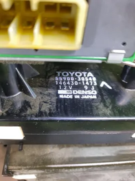 БЛОК УПРАВЛЕНИЯ КЛИМАТ КОНТРОЛЕМ НА TOYOTA CROWN GS131