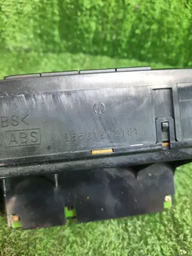 БЛОК УПРАВЛЕНИЯ КЛИМАТ КОНТРОЛЕМ НА TOYOTA CHASER GX90