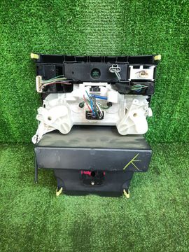 БЛОК УПРАВЛЕНИЯ КЛИМАТ КОНТРОЛЕМ НА TOYOTA COROLLA NZE121