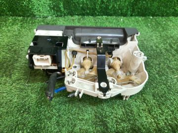 БЛОК УПРАВЛЕНИЯ КЛИМАТ КОНТРОЛЕМ НА TOYOTA COROLLA SPACIO AE111N