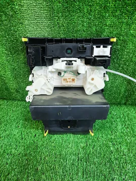 БЛОК УПРАВЛЕНИЯ КЛИМАТ КОНТРОЛЕМ НА TOYOTA COROLLA NZE121