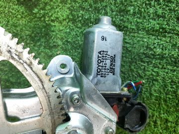 СТЕКЛОПОДЪЕМНИК НА TOYOTA VITZ SCP10