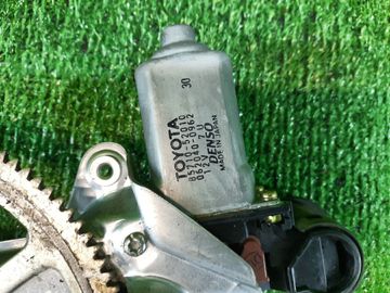 СТЕКЛОПОДЪЕМНИК НА TOYOTA VITZ SCP10