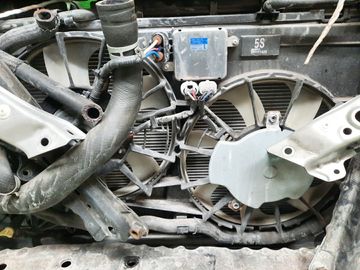 РАМКА РАДИАТОРА НА TOYOTA SAI AZK10 2AZ-FXE