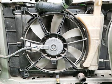 РАМКА РАДИАТОРА НА TOYOTA COROLLA  AXIO NZE161 1NZ-FE