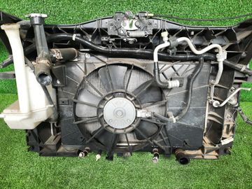 РАМКА РАДИАТОРА НА MAZDA DEMIO DY3W ZJ-VE