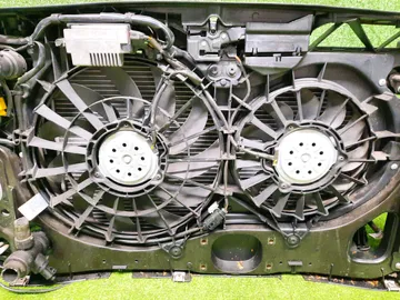 РАМКА РАДИАТОРА НА AUDI A4 8E5 ALT