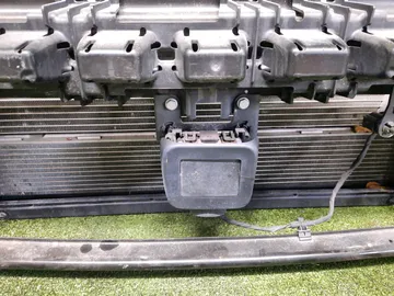 РАМКА РАДИАТОРА НА VOLKSWAGEN POLO 6R1 CJZ