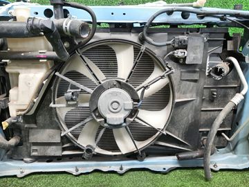 РАМКА РАДИАТОРА НА TOYOTA AQUA NHP10 1NZ-FXE