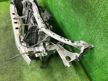 РАМКА РАДИАТОРА НА TOYOTA AVENSIS AZT250 1AZ-FSE