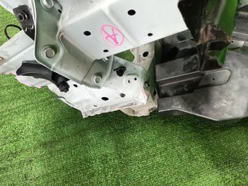 РАМКА РАДИАТОРА НА NISSAN LEAF ZE1 EM57