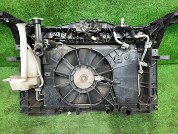 РАМКА РАДИАТОРА НА MAZDA DEMIO DY5W ZY-VE