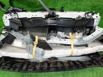 РАМКА РАДИАТОРА НА TOYOTA COROLLA  AXIO NKE165 1NZ-FXE