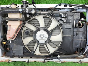 РАМКА РАДИАТОРА НА TOYOTA COROLLA  AXIO NKE165 1NZ-FXE