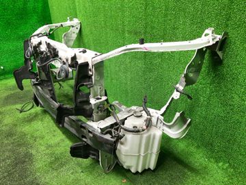 РАМКА РАДИАТОРА НА TOYOTA VOXY ZRR80 3ZR-FAE