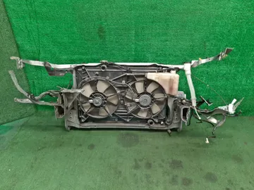 РАМКА РАДИАТОРА НА TOYOTA IPSUM ACM21W