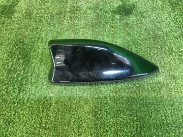 АНТЕННА НА TOYOTA YARIS MXPH10