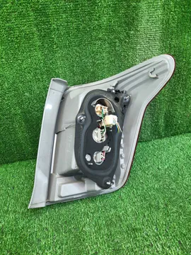 СТОП СИГНАЛ НА TOYOTA COROLLA FIELDER NZE141G