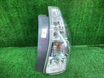 СТОП СИГНАЛ НА TOYOTA PRIUS ALPHA ZVW41W