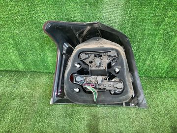 СТОП СИГНАЛ НА TOYOTA AVENSIS AZT251