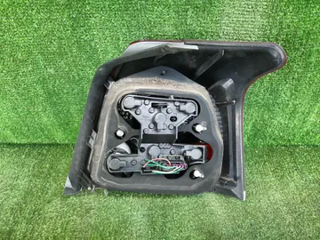 СТОП СИГНАЛ НА TOYOTA AVENSIS AZT251