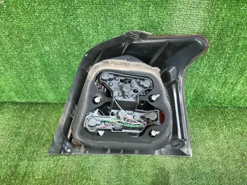 СТОП СИГНАЛ НА TOYOTA AVENSIS AZT251