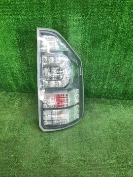 СТОП СИГНАЛ НА TOYOTA VOXY ZRR70G
