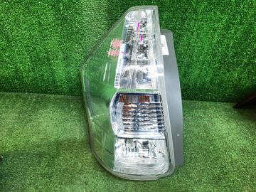 СТОП СИГНАЛ НА TOYOTA PRIUS ALPHA ZVW41W