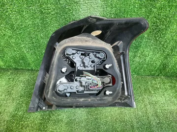 СТОП СИГНАЛ НА TOYOTA AVENSIS AZT251