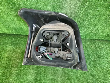 СТОП СИГНАЛ НА TOYOTA AVENSIS AZT251